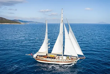 bodrum yelken açan tekneler