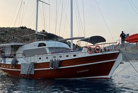 sancak taraftan görünüm gulet kaptan salih ünlü 