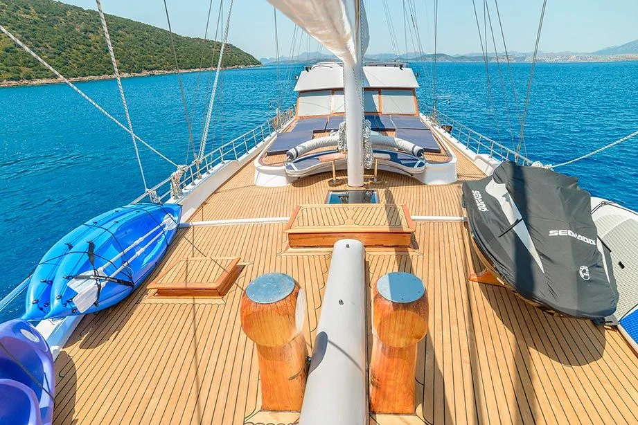 bella mare lüks tekne ön güverte