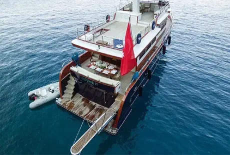daphne 11 yat dış kıçtan görünüm 