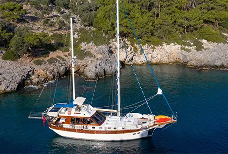 serenity 70 teknesi koyda demirli 