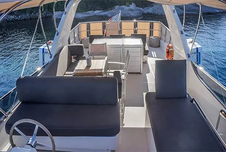 motoryat kuum flybridge alanı 