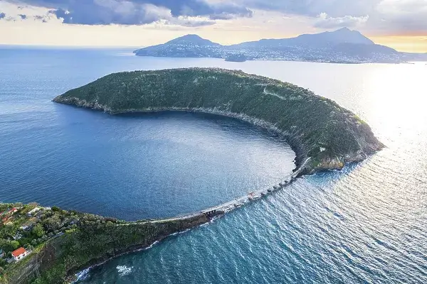 PHLEGRAEAN ADALARI & AMALFI SAHILI PHLEGRAEAN ADALARI & AMALFI SAHILI